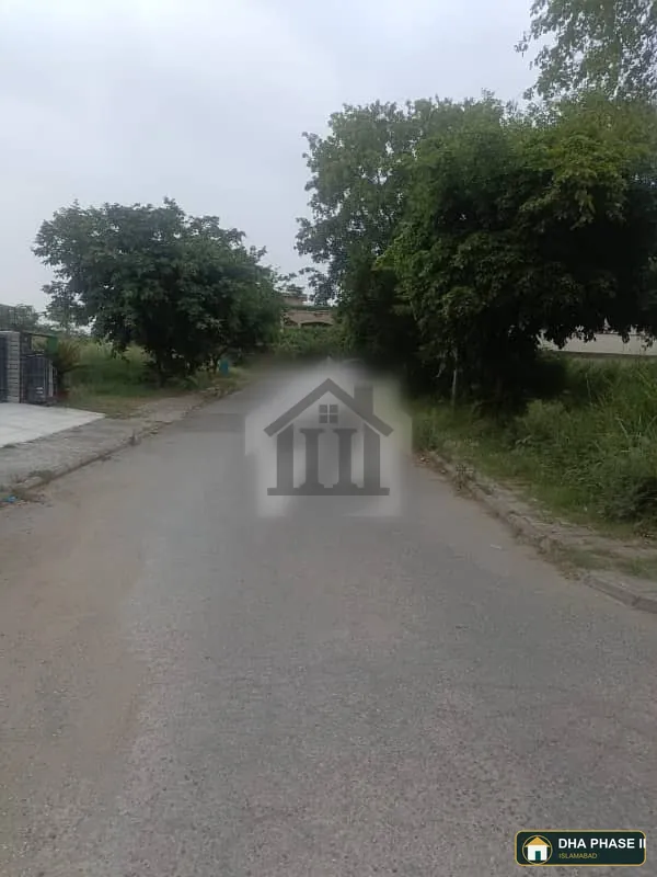 One Kanal Corner Plot For Sale In DHA Phase 2 Islamabad Sector G image 5