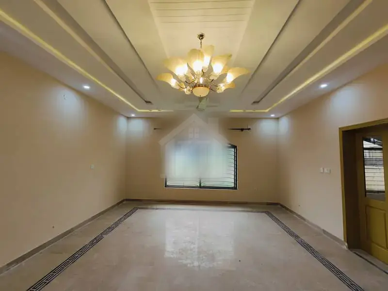 Full 6 Bed Luxury Living Spacious and Well Maintained Prime Location Ideally Located near Parks and Commercial Areas This Hou 1 Kanal House for Rent in DHA Phase 2 Islamabad