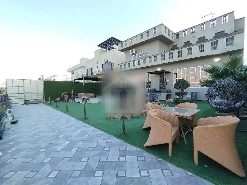 1.6 Kanal 10 Marla Lawn Prime Location Of DHA Phase 2