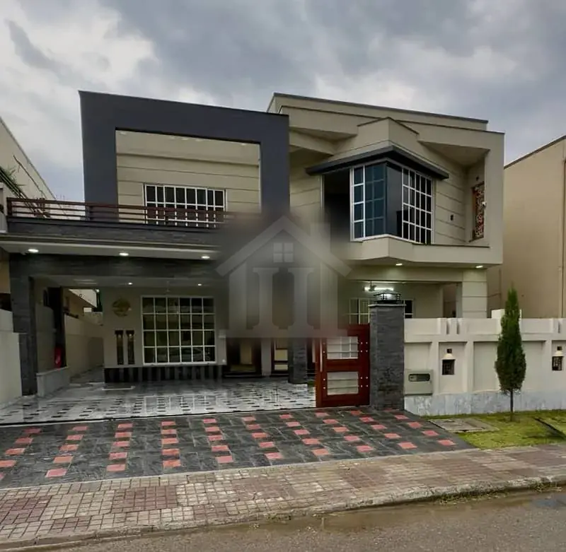 1 Kanal Beautiful Designer Luxurious Double Unit House For Sale