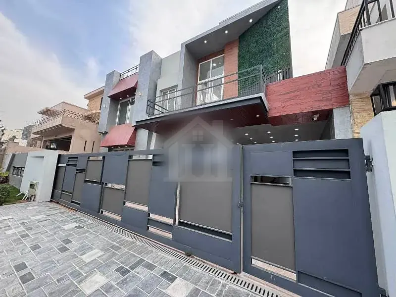 1 Kanal Brand New Designer Luxury House Available For Sale