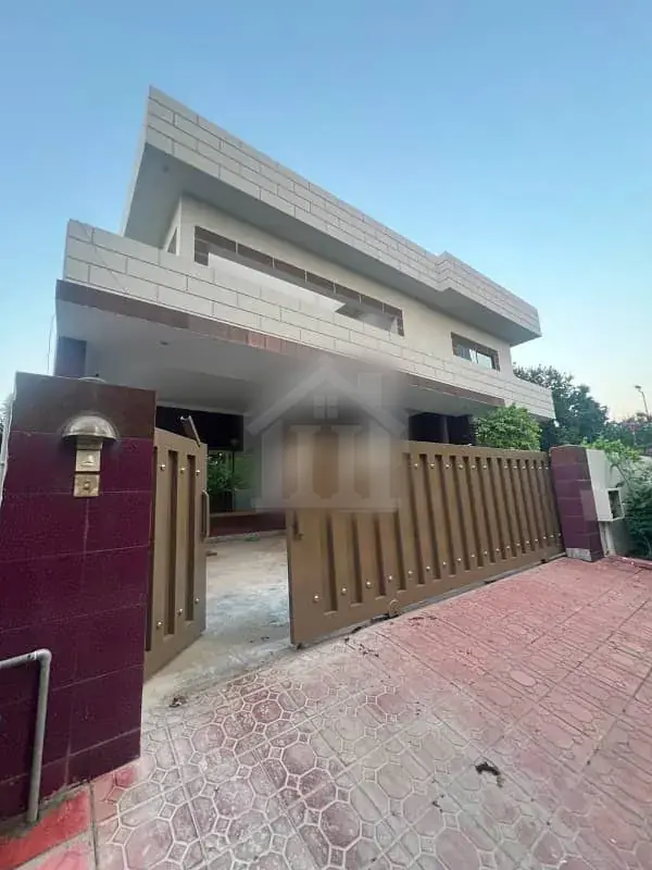 1 Kanal Corner Catogery Used House In Dha 2