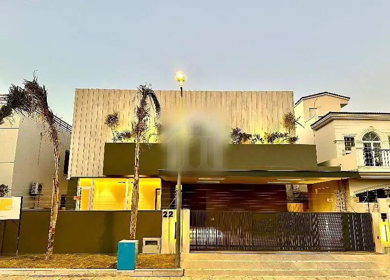 1 Kanal Elegant Design Bungalow Up For Sale