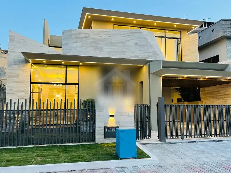 1 KANAL ELEGANT DESIGN HOUSE UP FOR SALE