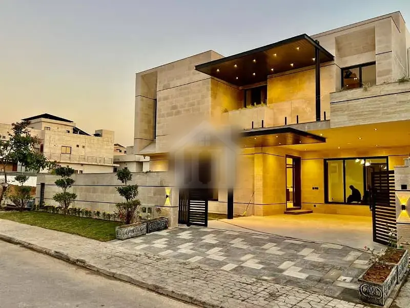 1 KANAL ELEGANT DESIGNER HOUSE WITH BASEMENT UP FOR SALE