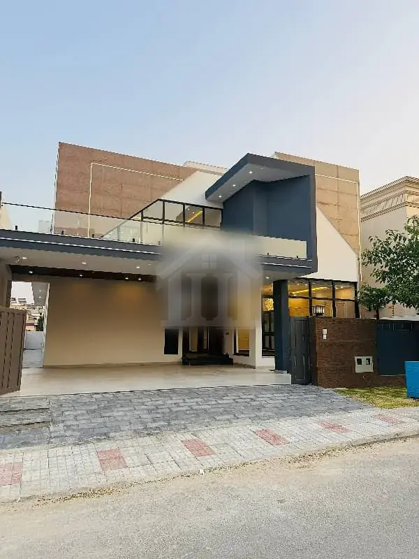 1 Kanal Luxury Designer House Available For Sale