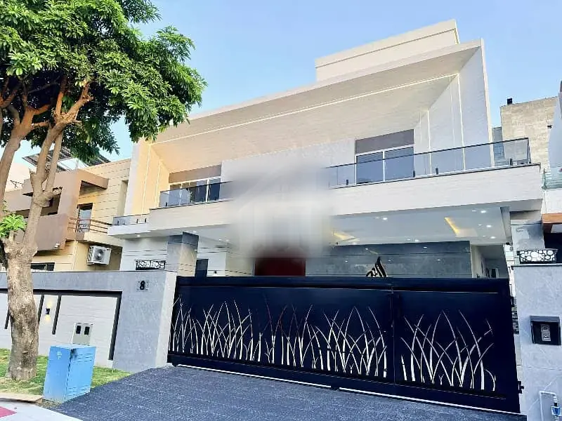 1 Kanal Most Elegant & Aesthtic Design Bungalow Up For Sale
