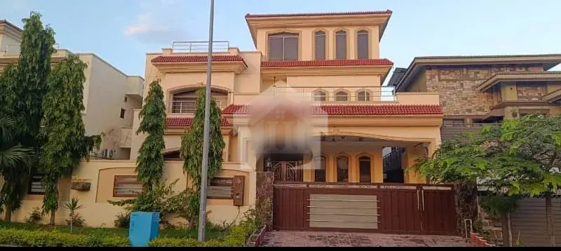 1 Kanal Owner Biult Beautiful Used House Upfor Sale In Dha2 Islamabad.
