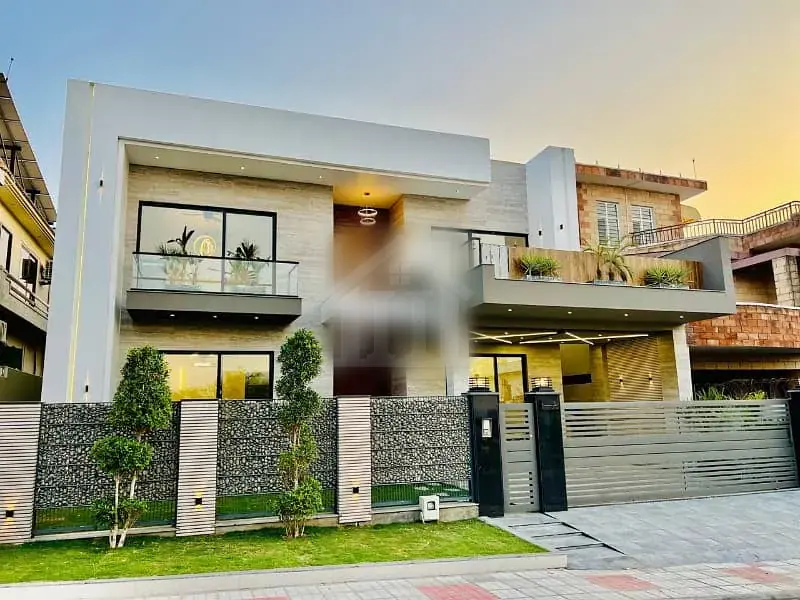 1 Kanal Owner Build Modern & Elegant Bungalow With Basement Up For Sale