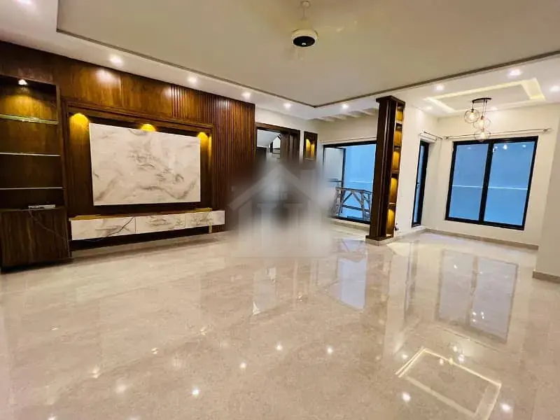 10 Marla Beautiful Luxury House In DHA Phase 2