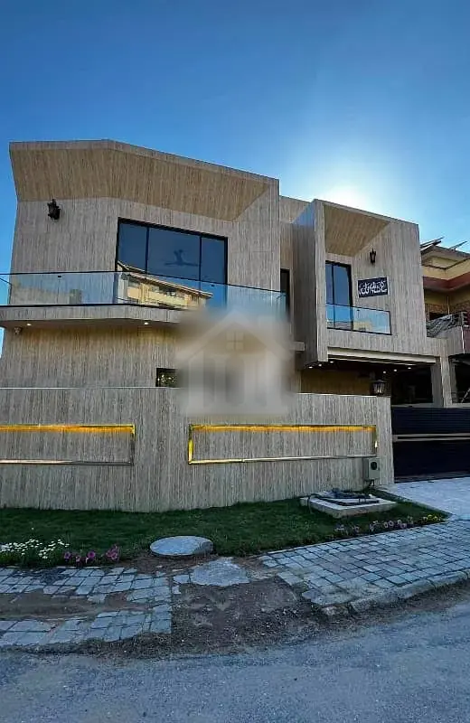 10 Marla Brand New Solid Constructed House For Sale With Front Open