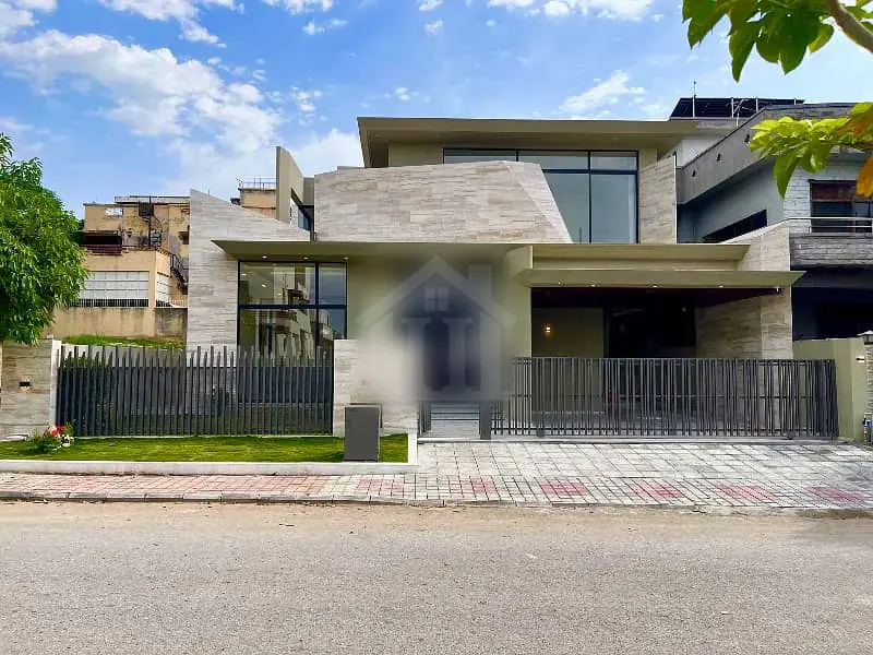 40 Marla With Attached Corner Plot Available Nearly Central Park