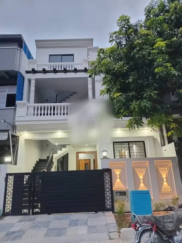 5 Marla Brand New Owner-Built Luxury Double Unit House For Sale