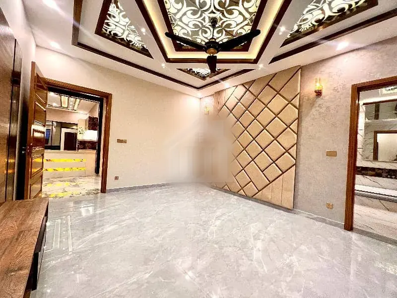 55 Marla Beautiful Designer Luxury House With Big Lawn