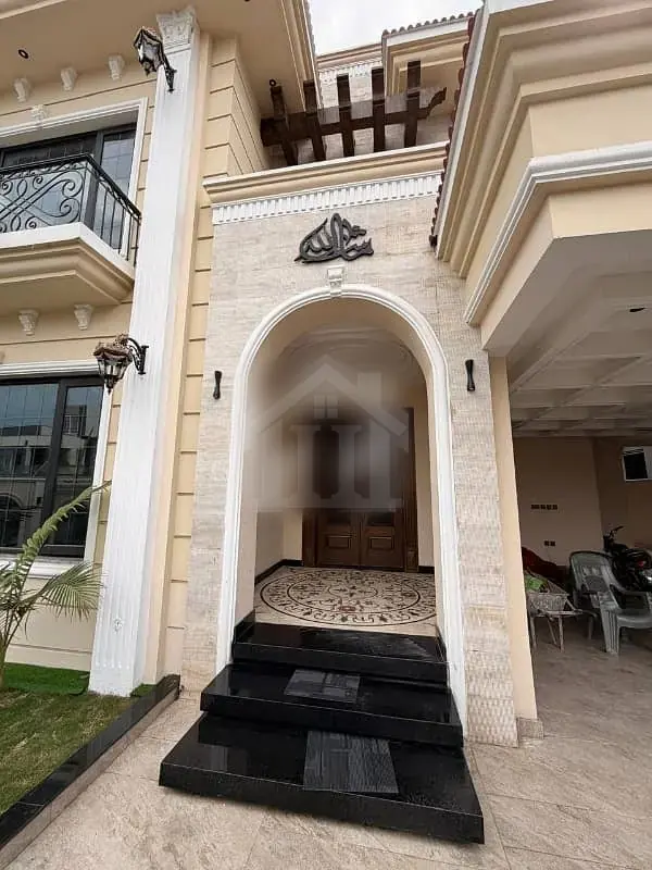 Exclusive 1 Kanal Brand New Designer House Available For Sale