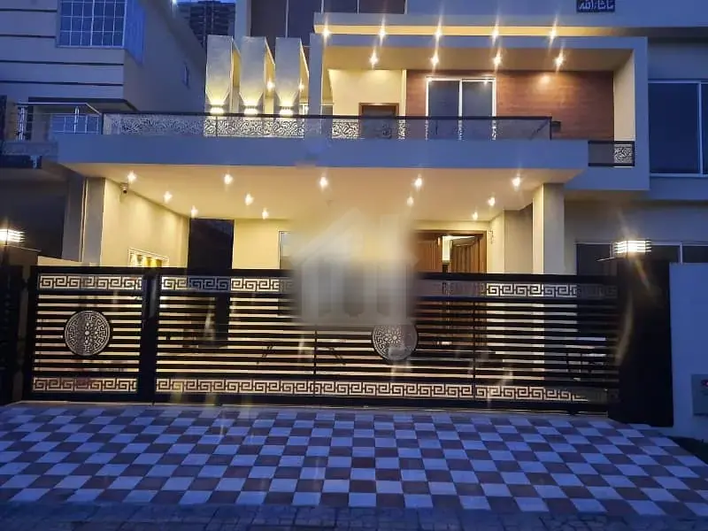 Kanal Designer Double Unit House At A Very Prime Location Near Central Park