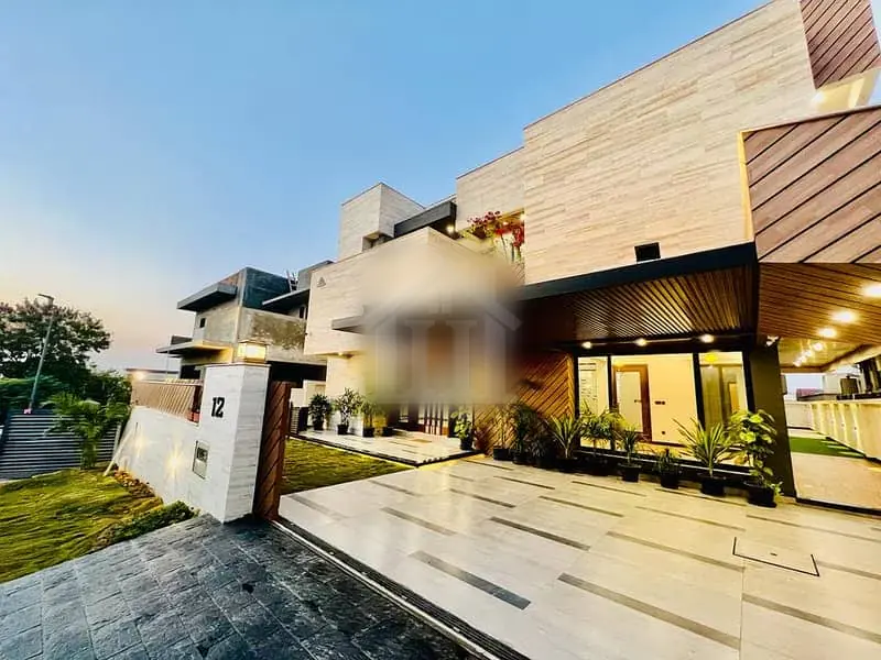 Modern Design House Near To Central Park For Sale