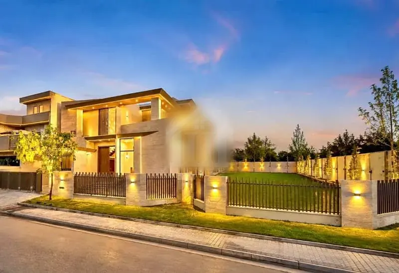 Most Beautiful Designer 40 Marla House With Huge Lawn For Sale