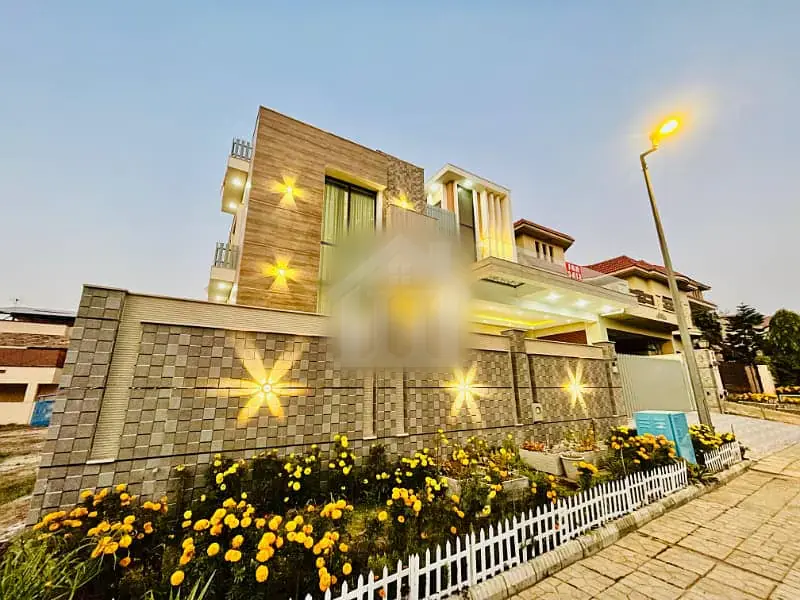 ONE KANAL BRAND NEW LUSH DESIGNER HOUSE FOR SALE IN DHA 2 ISB