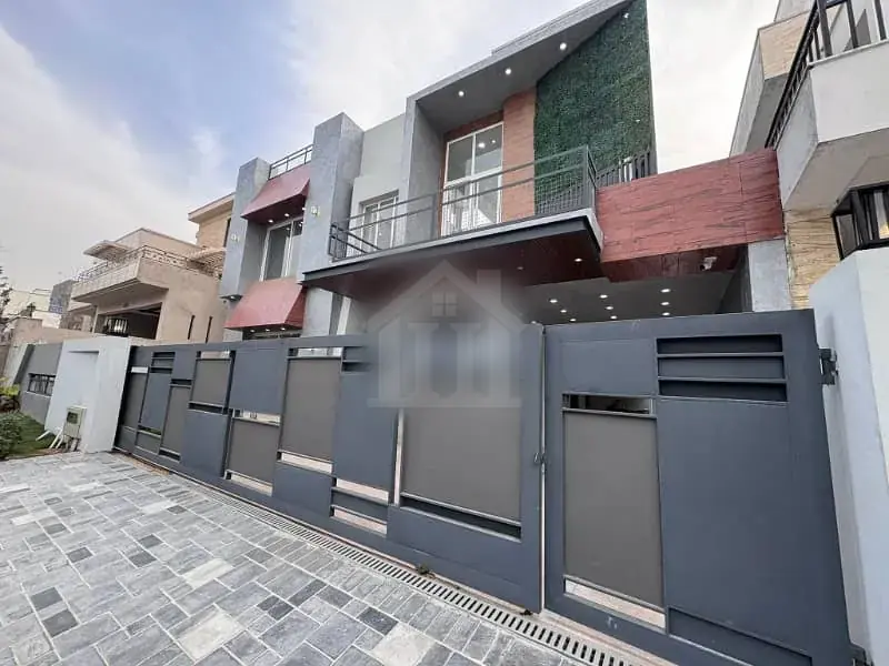 ONE KANAL BRAND NEW LUSH DESIGNER HOUSE FOR SALE IN DHA 2 ISB
