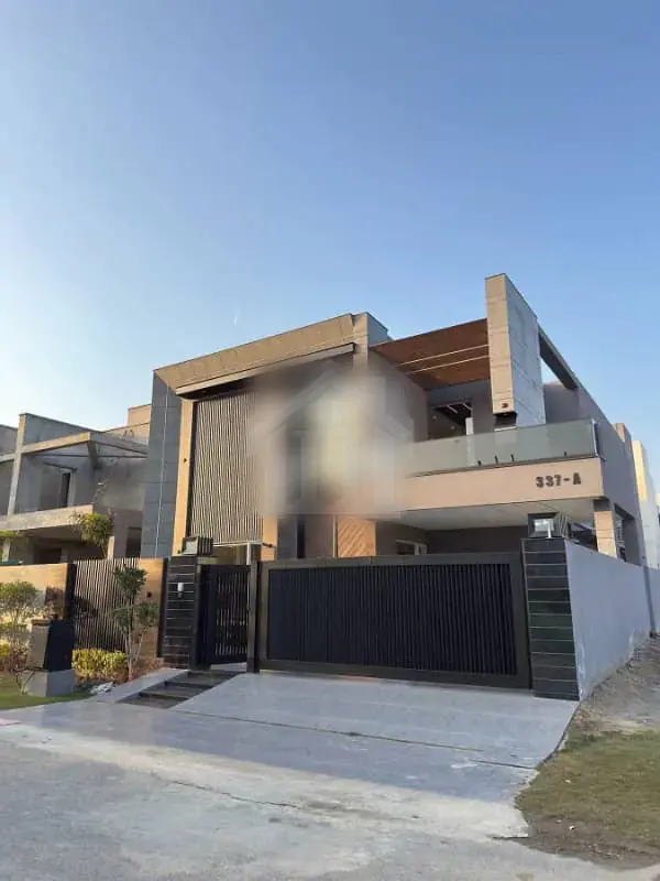 ONE KANAL BRAND NEW LUSH DESIGNER HOUSE FOR SALE IN DHA 2 ISB