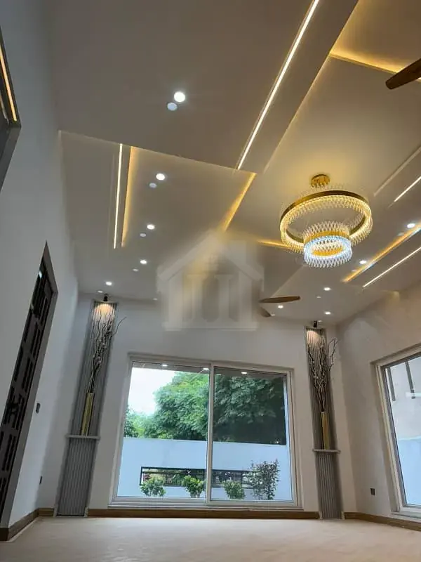 One Kanal Luxurious Villa For Sale