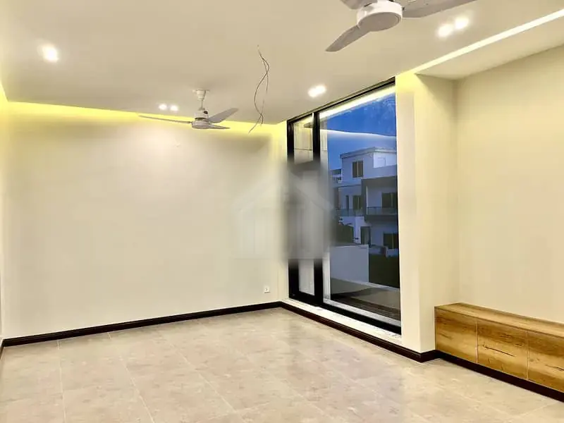 South Face Designer One Kanal House For Sale