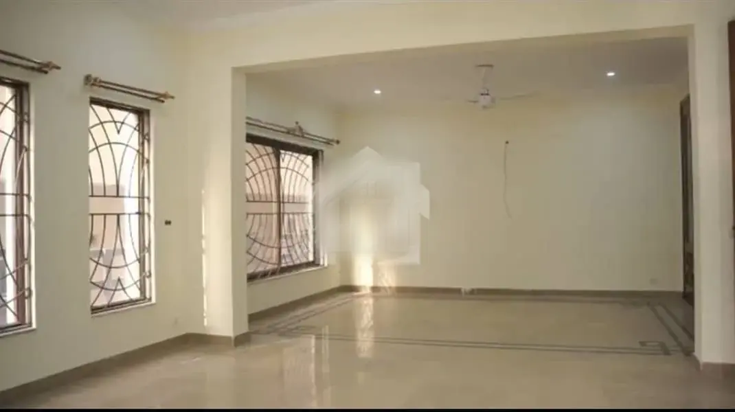 South Face Triple Unit House For Sale Consist On 7 Bed Rooms +Drawing ,Dining And Servant
