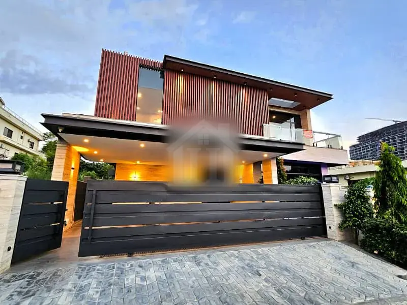 Triple Storey 1 Kanal 7 Bed House For Sale