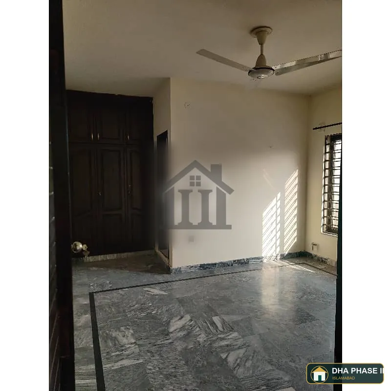 10 MARLA UPPER PORTION AVAILABLE FOR RENT